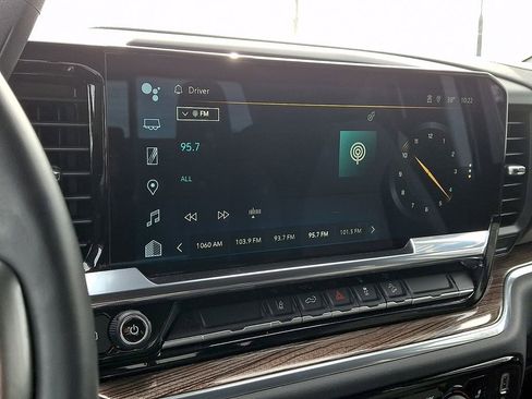 Used 2025 Chevrolet Silverado 2500 LT image 17