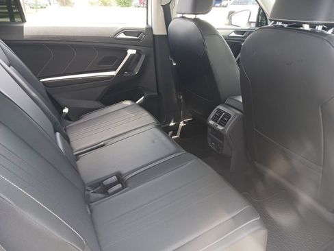 Used 2022 Volkswagen Tiguan SE FWD image 19