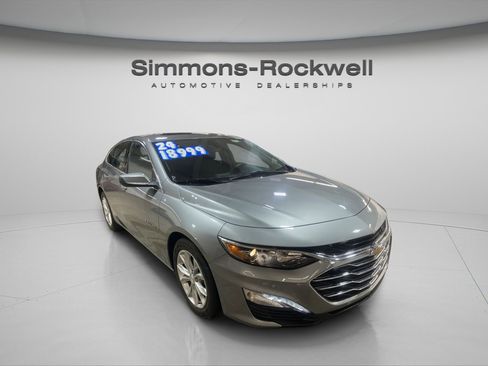 Used 2024 Chevrolet Malibu LT image 3