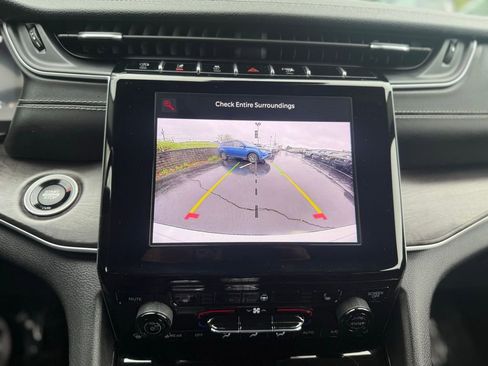 Used 2022 Jeep Grand Cherokee Limited image 28