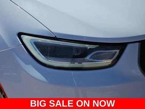 Used 2023 Chrysler Pacifica Limited FWD image 36