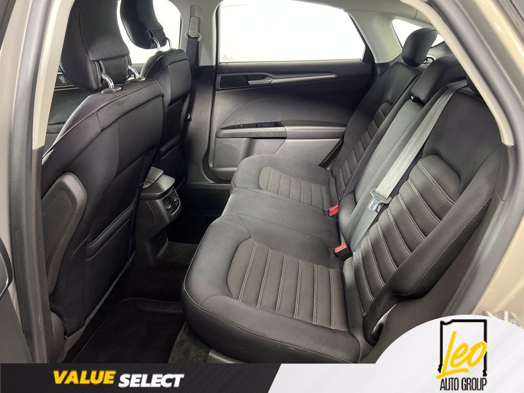 Used 2015 Ford Fusion SE FWD image 14