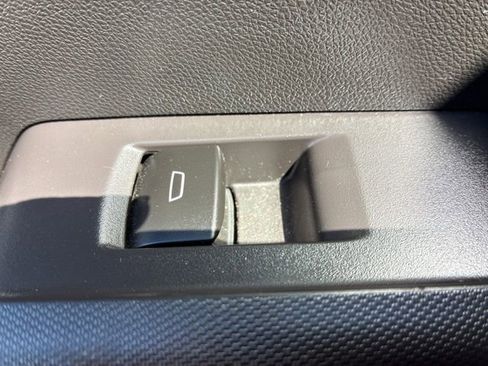 Used 2023 Chevrolet Colorado W/T RWD image 15