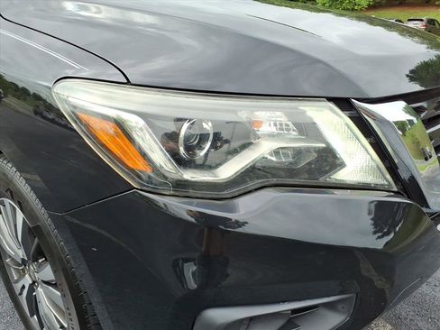 Used 2019 Nissan Pathfinder S AWD/4WD image 2