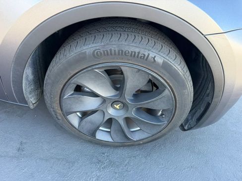 Used 2023 Tesla Model Y Long Range AWD/4WD image 27