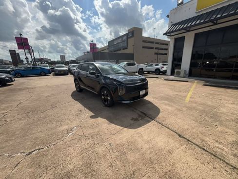 Used 2026 Kia Sportage LX FWD image 3