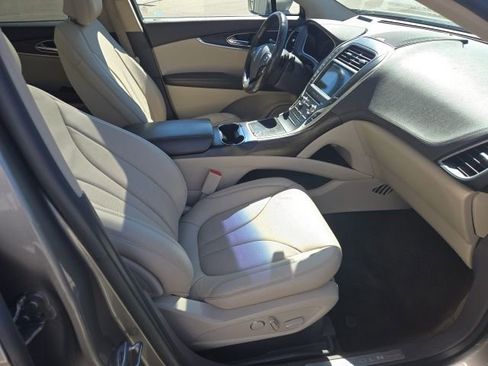 Used 2017 Lincoln MKX Reserve w/ Lincoln MKX Climate Package image 20