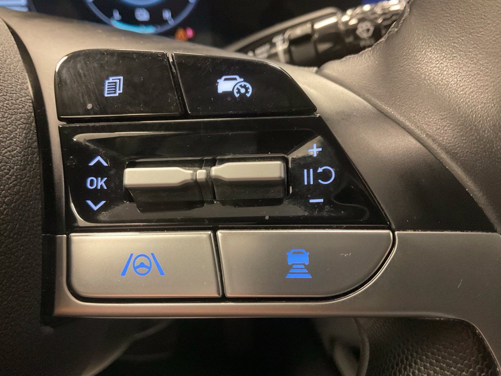 Used 2025 Hyundai Elantra Limited FWD image 22