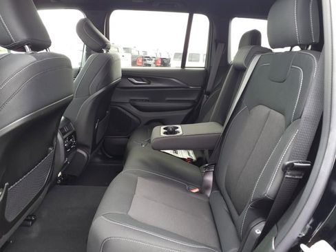 Used 2025 Jeep Grand Cherokee Laredo X w/ Luxury Tech Group I image 10