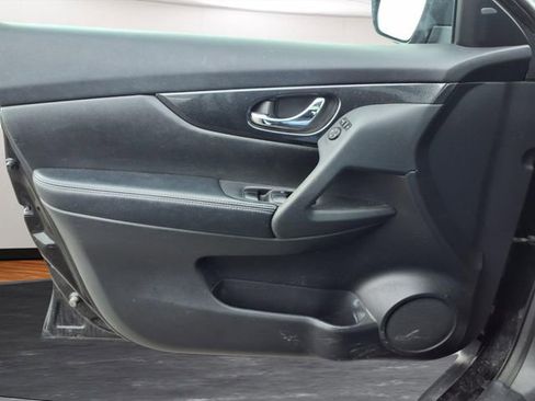 Used 2015 Nissan Rogue SL w/ SL Premium Package image 19