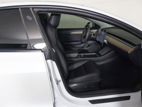 Used 2021 Tesla Model 3 Standard Range Plus image 28