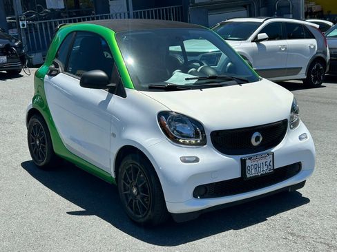 Used 2017 smart fortwo electric drive RWD image 3