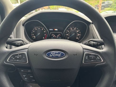 Used 2017 Ford Focus SE FWD image 25