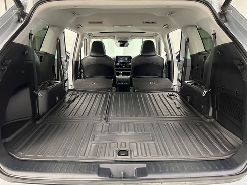 Used 2020 Toyota Highlander XLE image 31