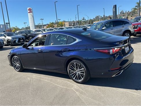 Certified 2025 Lexus ES 350 w/ Premium Package image 4