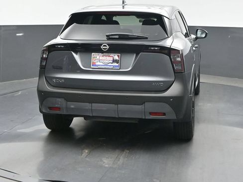 Used 2025 Nissan Kicks SV AWD/4WD image 5