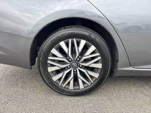 Used 2024 Nissan Altima 2.5 SV FWD image 32