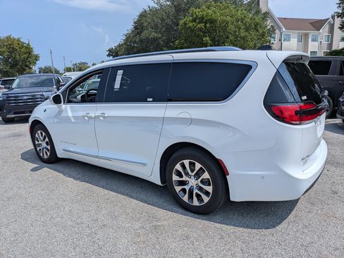 Used 2024 Chrysler Pacifica Pinnacle FWD image 6