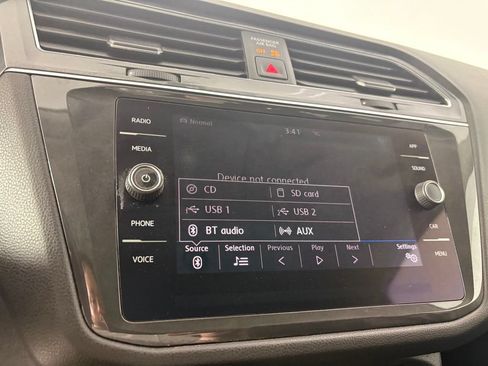 Used 2019 Volkswagen Tiguan SE w/ Panoramic Sunroof Package AWD/4WD image 25