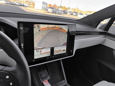 Used 2022 Tesla Model X image 20
