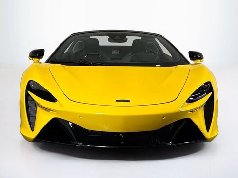 Used 2025 McLaren Artura Spider RWD image 27