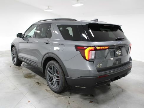 New 2026 Ford Explorer ST-Line w/ ST-Line Street Pack image 6