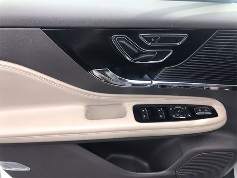 Used 2022 Lincoln Corsair AWD w/ Equipment Group 101A image 13