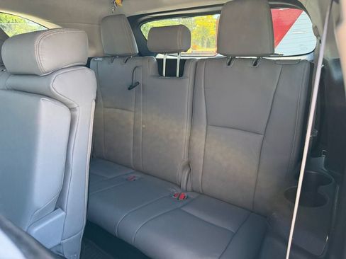 Used 2021 Toyota Highlander LE AWD/4WD image 33