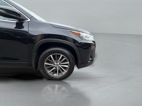 Used 2018 Toyota Highlander XLE AWD/4WD image 29