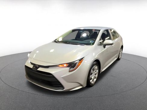 Used 2025 Toyota Corolla LE image 7