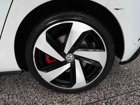 Used 2018 Volkswagen GTI SE w/ SE Leather Package FWD image 29
