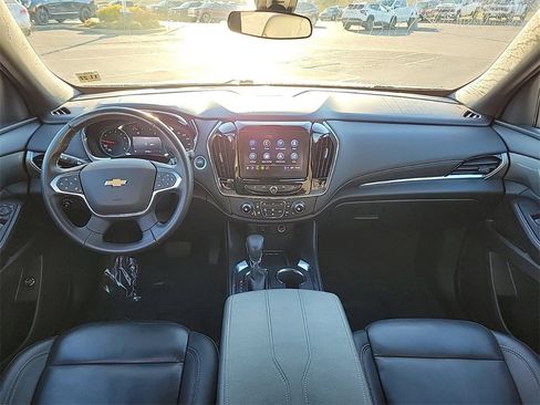 Used 2023 Chevrolet Traverse LT image 8