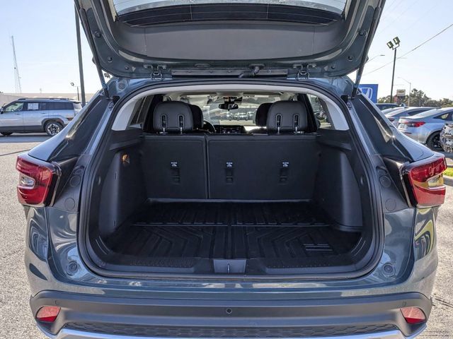 Used 2025 Chevrolet Trax LT w/ Driver Confidence Package FWD image 11