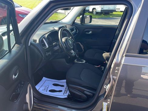 Used 2016 Jeep Renegade Latitude FWD image 10