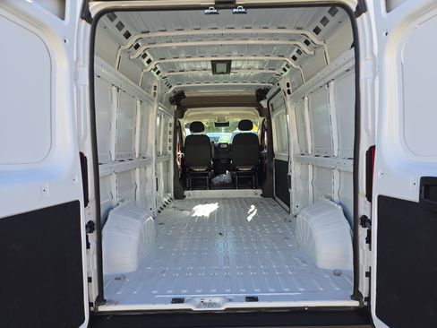 Used 2025 RAM ProMaster 2500 w/ Convenience Group image 7