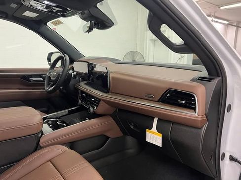 New 2026 Chevrolet Suburban High Country AWD/4WD image 24