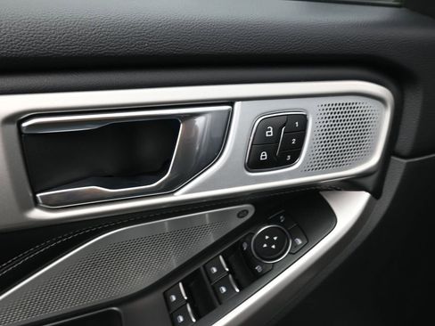 Used 2022 Ford Explorer Limited w/ Limited Technology Package image 23