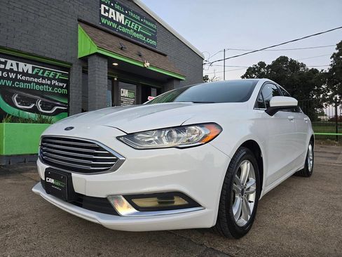 Used 2018 Ford Fusion SE image 2