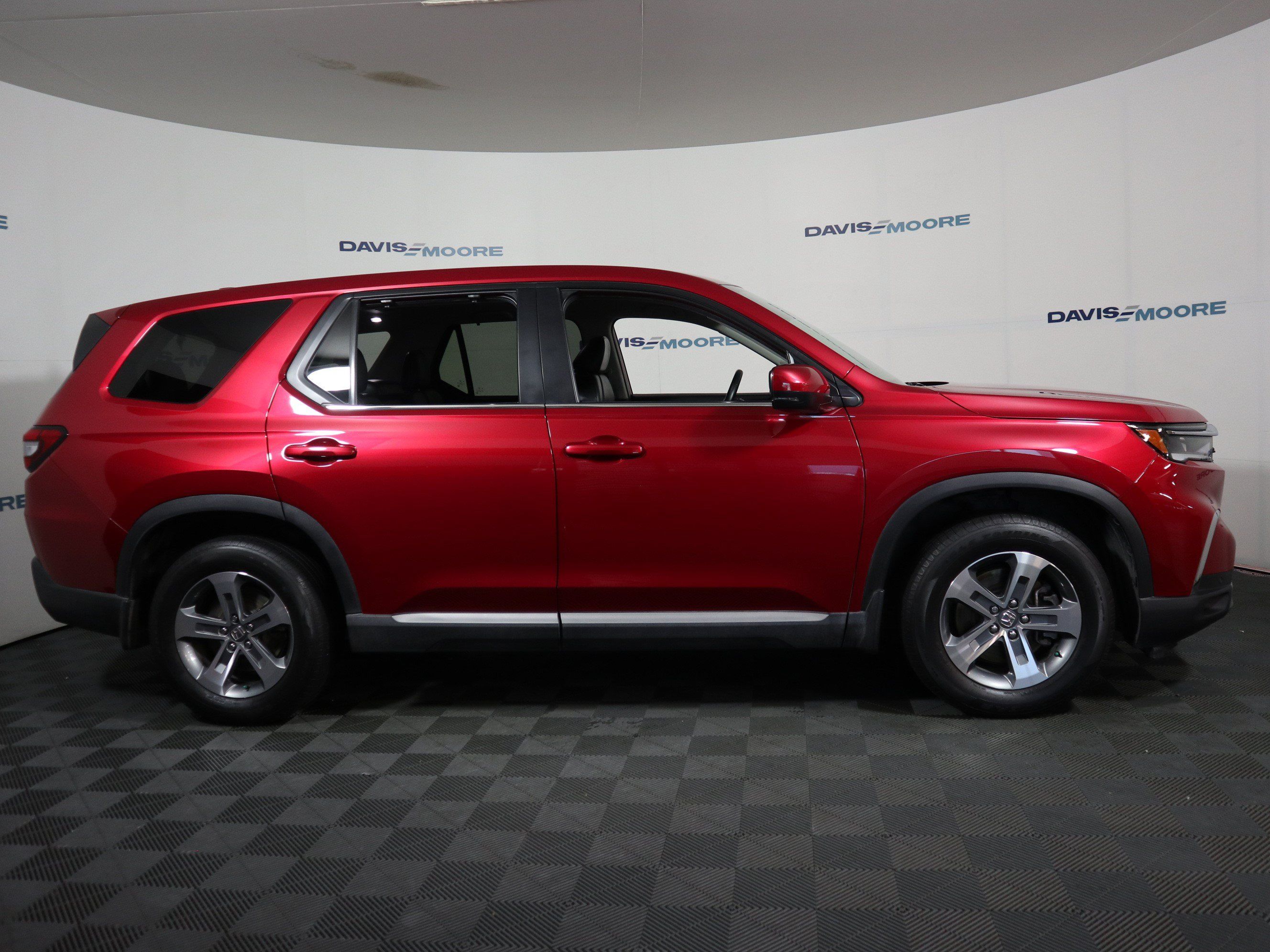 Used 2025 Honda Pilot EX-L image 4