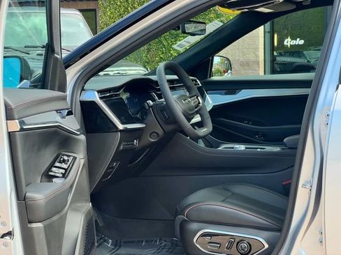 Used 2024 Jeep Wagoneer Launch Edition image 2