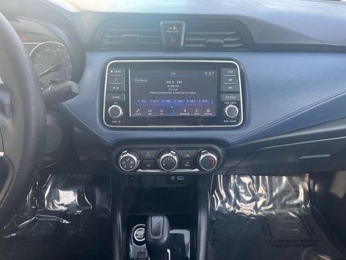 Used 2025 Nissan Versa SV FWD image 17
