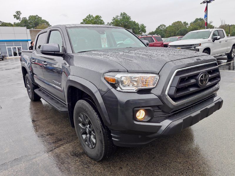 Used 2023 Toyota Tacoma SR5 AWD/4WD image 3