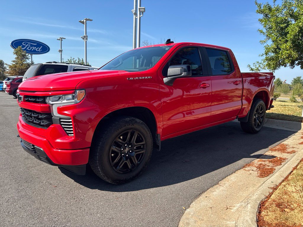Used 2023 Chevrolet Silverado 1500 RST RWD image 2