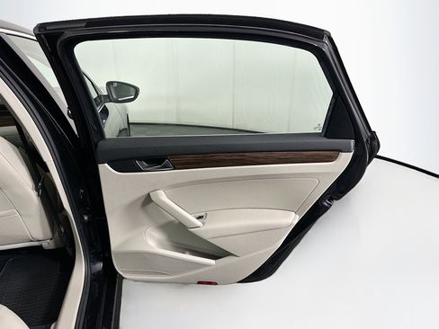 Used 2020 Volkswagen Passat 2.0T SEL image 28