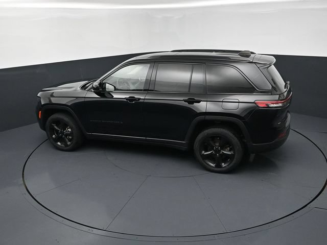 Used 2023 Jeep Grand Cherokee Limited w/ Black Appearance Package AWD/4WD image 15