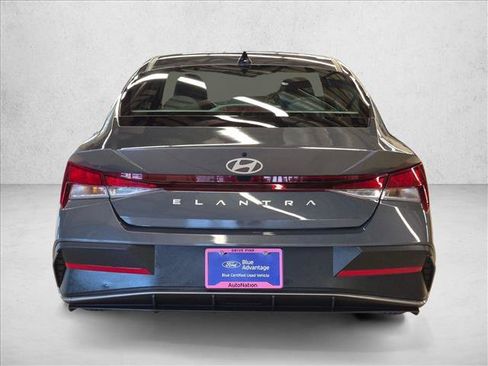 Used 2025 Hyundai Elantra SE FWD image 5