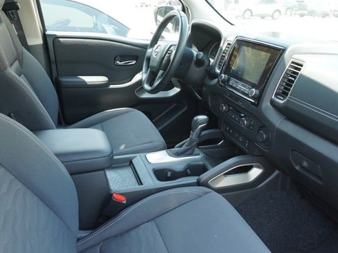 Used 2024 Nissan Frontier SV w/ SV Convenience Package RWD image 10