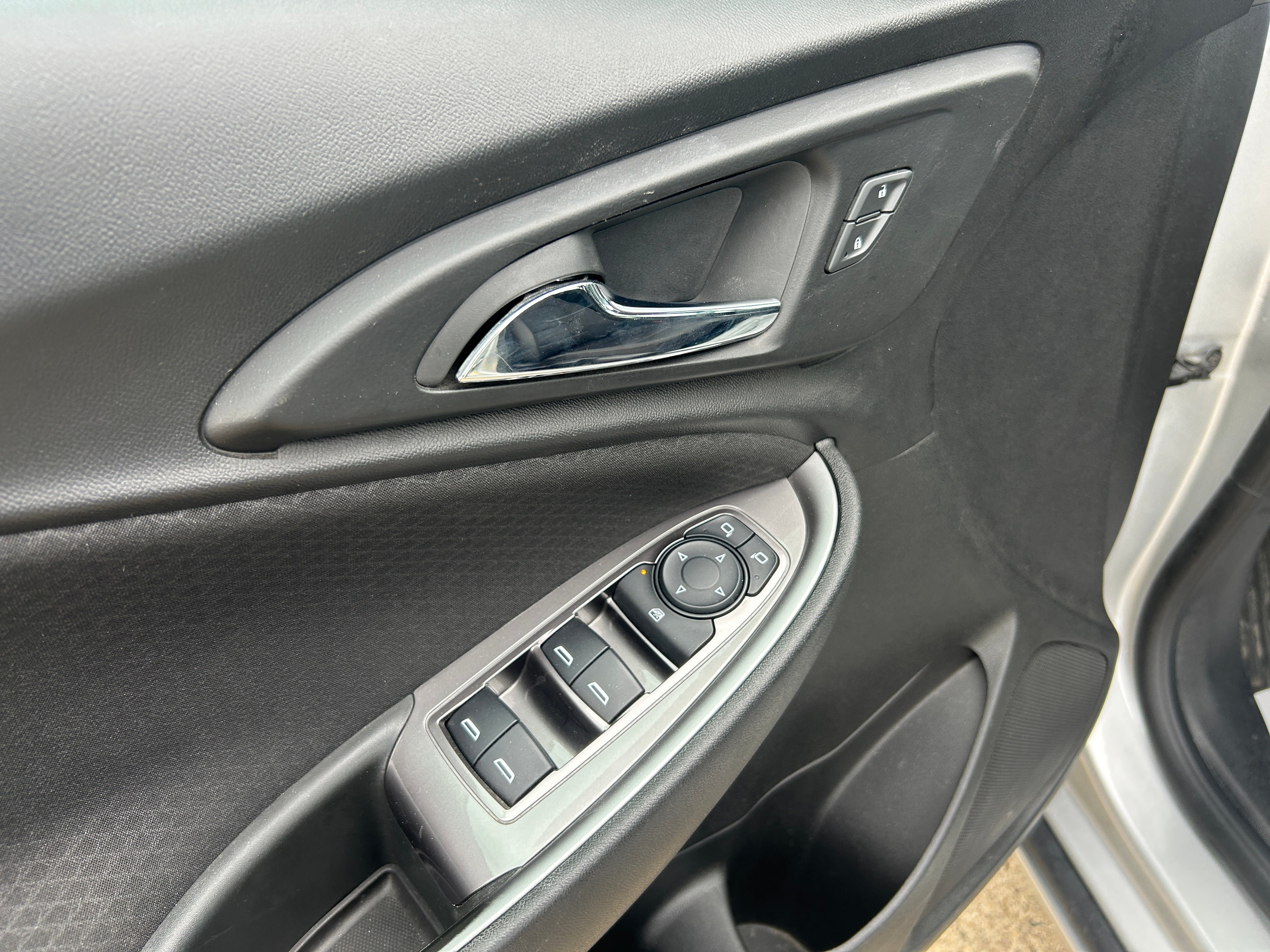 Used 2018 Chevrolet Malibu LS FWD image 14