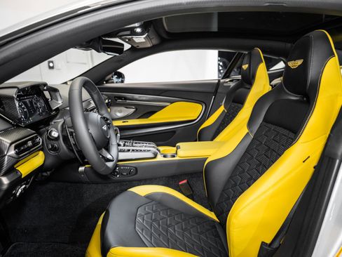 Used 2025 Aston Martin Vanquish image 13