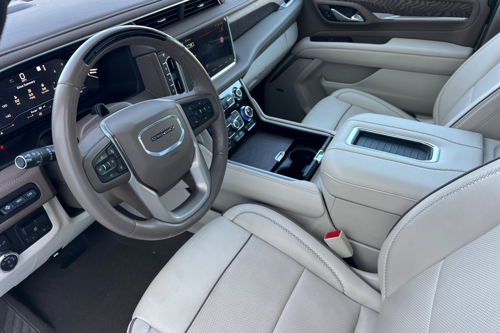 Used 2024 GMC Yukon XL Denali w/ Advanced Technology Package AWD/4WD image 7